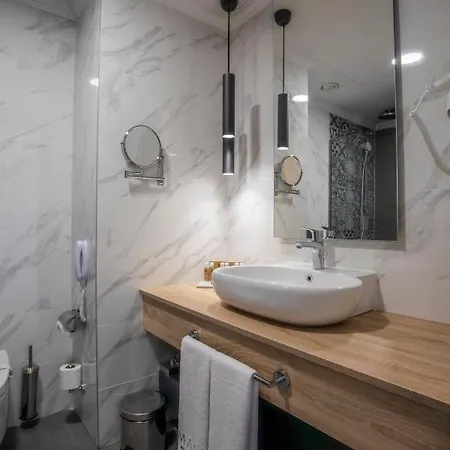 Maia Luxury & 4*