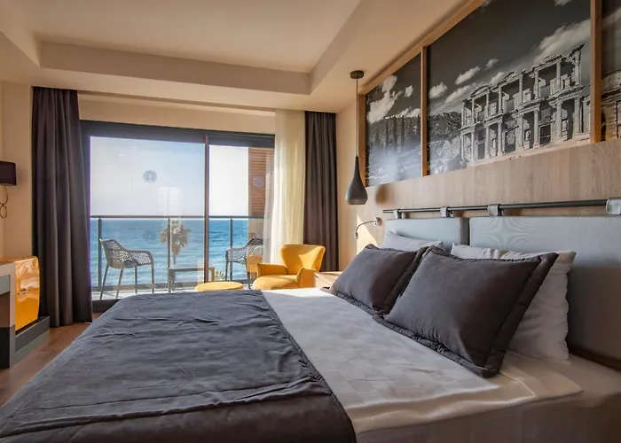 Maia Luxury &