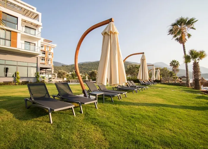 Отель Maia Luxury & 4*