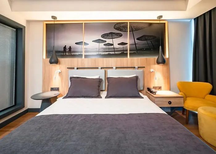 Maia Luxury &