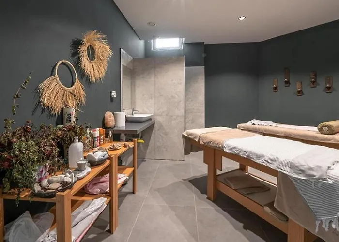 Maia Luxury &