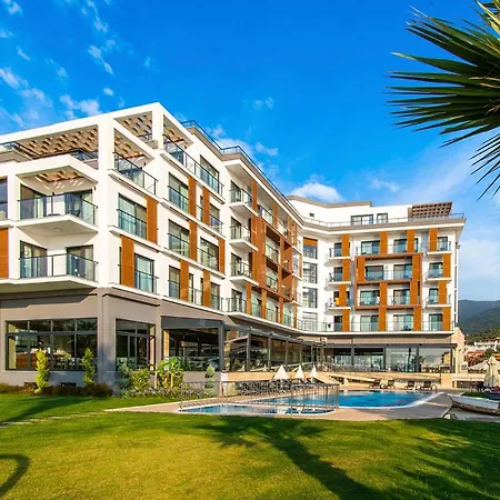 Maia Luxury & Hotel 4*