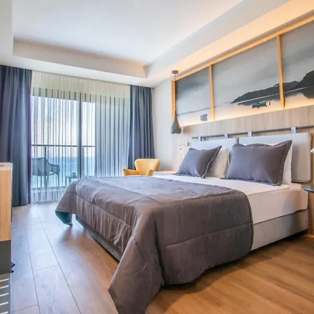 Maia Luxury & Ξενοδοχείο 4*