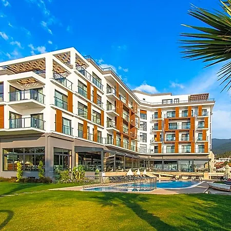 Maia Luxury & Hotel 4*