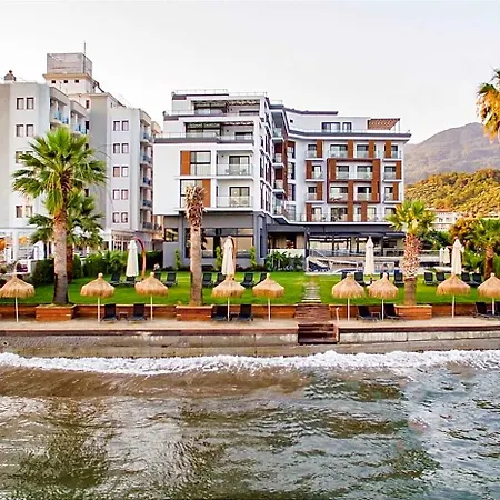 Maia Luxury & Hotel 4*