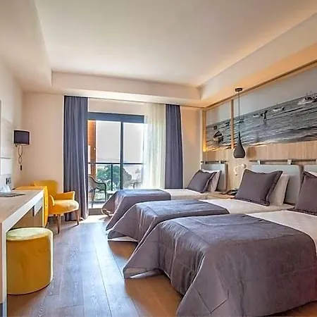 Maia Luxury & 4*